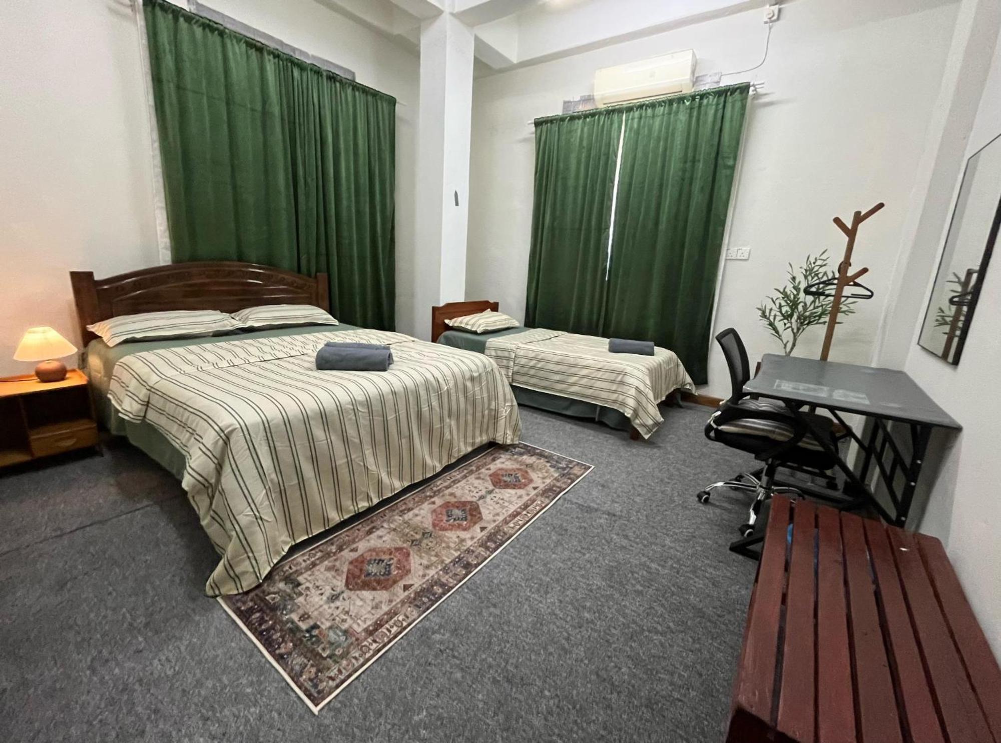 La Wood Homestay 캄풍 쿠알라 베숫 외부 사진